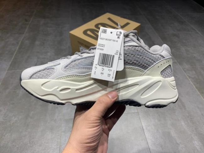 lv  Adidas Yeezy Boost 700 runner 侃爷3M椰子复古跑鞋