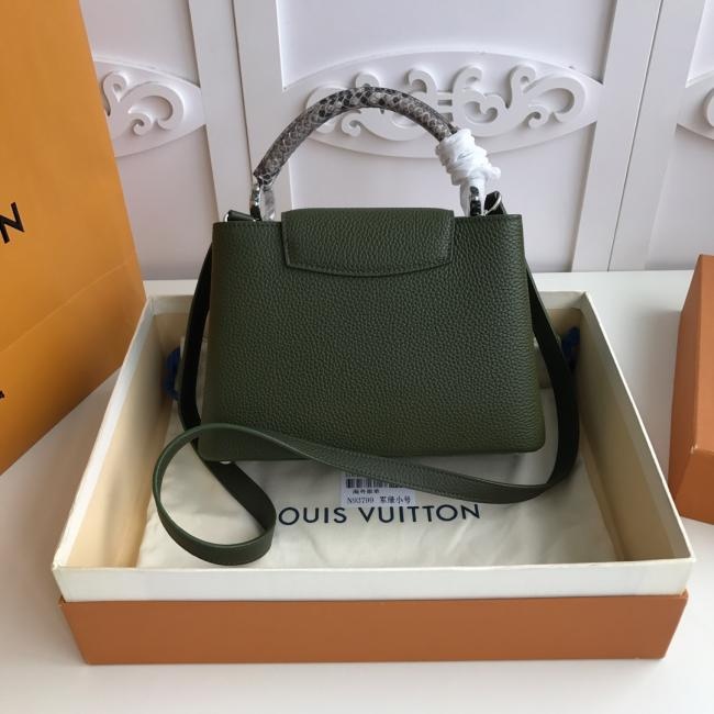 lv0 独家实拍 N93799军绿 第一家路易威登门店开在巴黎的嘉布遣街上。Capucines手袋