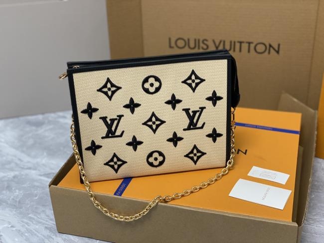 LV M82521黑色链条包手拿包系列，LV New Chain toilet pocket 手袋