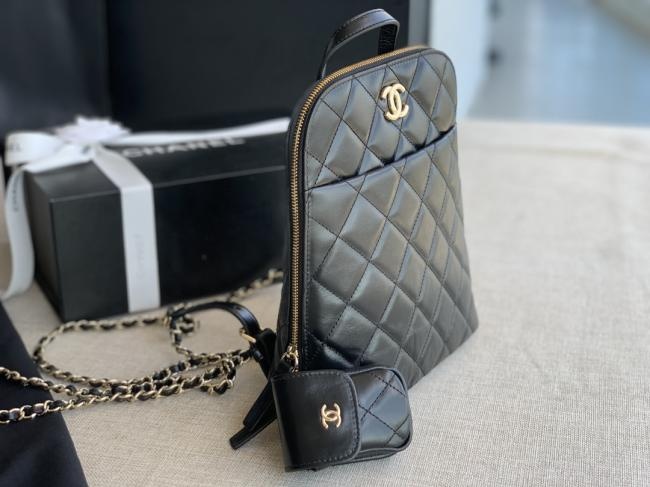 CHANEL2022春秋新款双肩包AS3332#油腊小牛皮耳机包，21X23X8 Cm，轻便耐磨