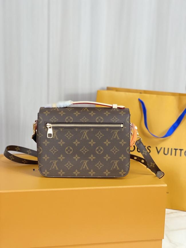 LV M44875 老花 Pochette Metis 手袋小巧优雅，适合斜背款式