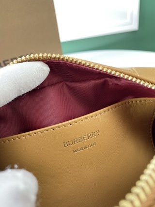 Burberry Lola 羔羊皮相机包，意大利手工制作