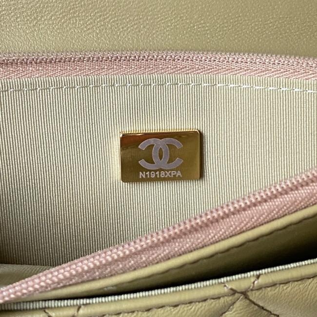 CHANEL 23A金色小狮子复古手工坊WOC AP3424