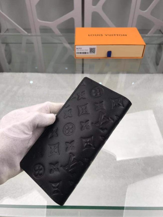 LV M62900 Brazza 黑色小牛皮钱夹海外专供