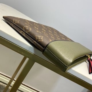 LV M64034 Pochette Tuileries 军绿时尚手包