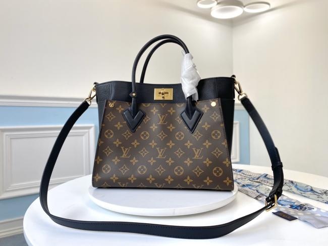 LV M53824 On My Side 手袋，经典Monogram帆布与小牛皮的优雅融合