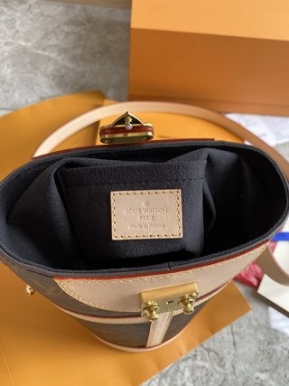 Fendi M43587 A级皮料意大利代工奢侈包款式