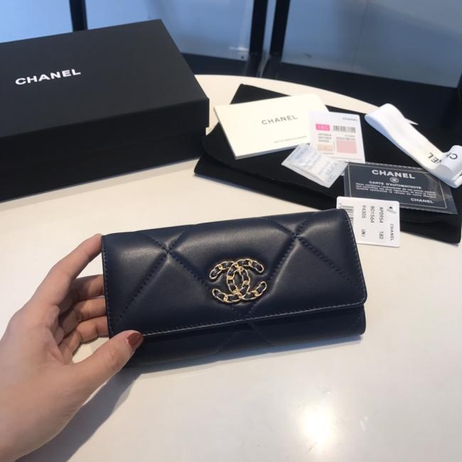 CHANEL 19系列山羊皮复古风中款按扣款卡夹