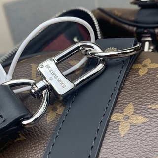 LV M56711 Keepall 旅行袋，配肩带，Monogram帆布款式