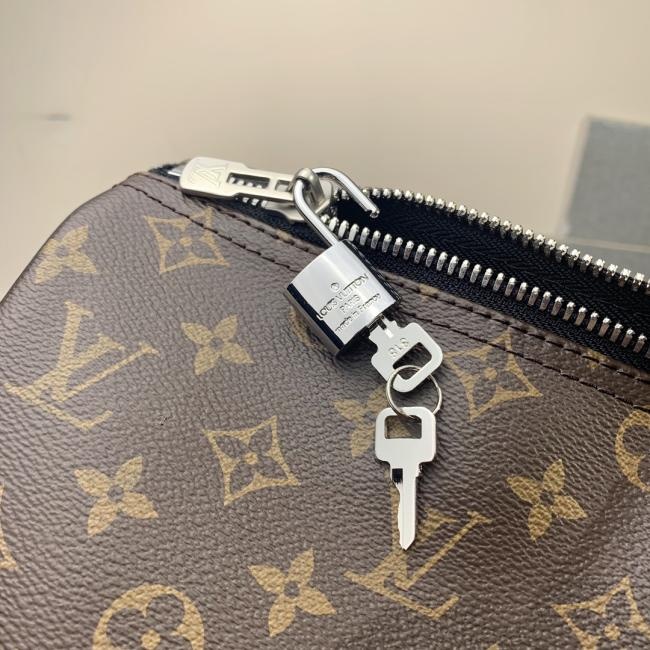 LV M56711 Keepall 旅行袋，配肩带，Monogram帆布款式