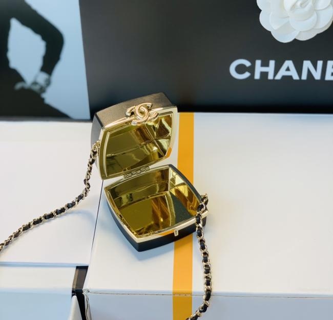 CHANEL 秋冬新款粉饼包包小挂件现货