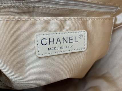 CHANEL 中号91121经典羊皮背包，全羊皮制作，手感柔软