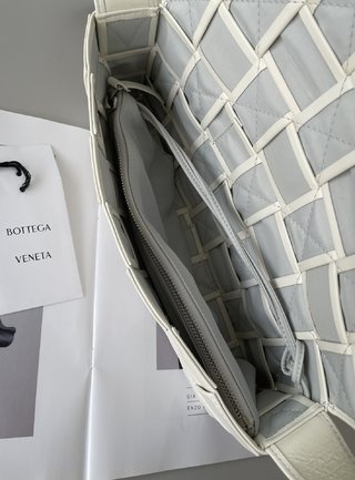 Bottega Veneta BV 编织系列手提包 The Stretch Cassette