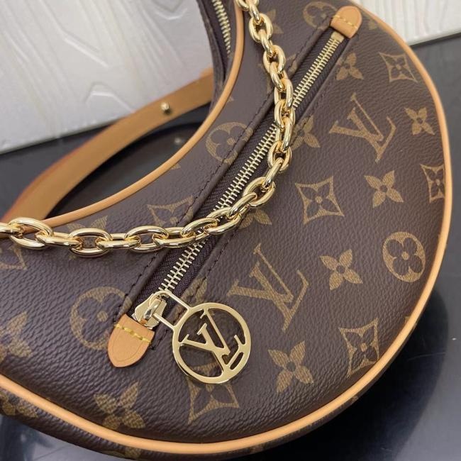 LV M81098 Ghesquière 2022早春新款手袋揭秘-Loop半月形法棍包