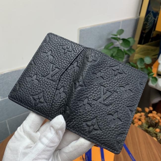 LV M69044 Taurillon 皮革压印经典 Monogram 口袋钱夹