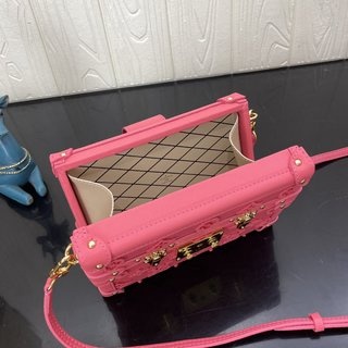 LV Petite Malle M20745玫红植绒牛皮盒子手袋