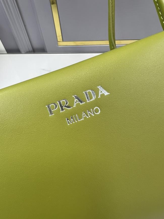 PRADA FW22最新款单肩腋下包1BA368绿色