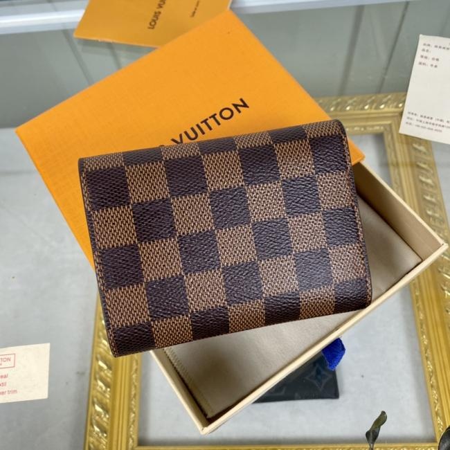 LV M62472 Victorine钱夹 Monogram帆布粉色款式