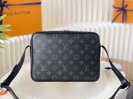 LV M30233 OUTDOOR 特级MB原厂皮邮差包