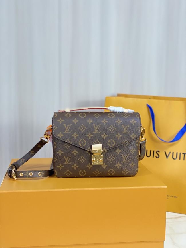 LV M44875 Pochette Metis Monogram帆布小巧手袋，优雅气息