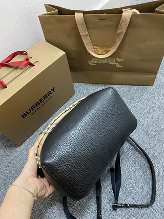 Burberry 双肩包 新款经典格纹头层牛皮款式