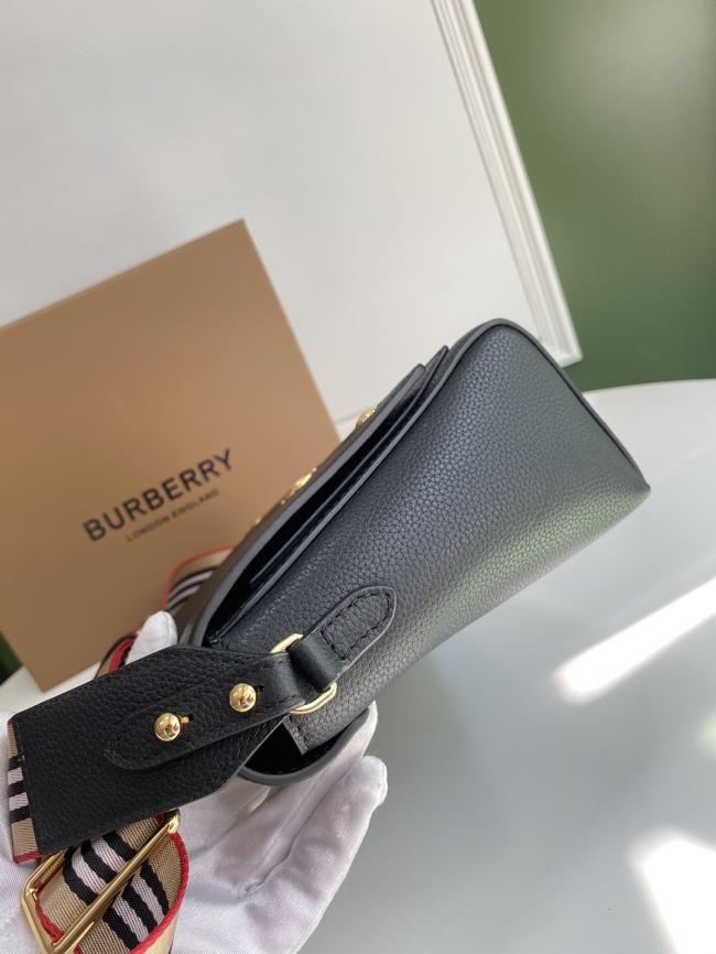 Burberry 精巧斜背包 B 家可拆式背带，高级粒纹皮革制作