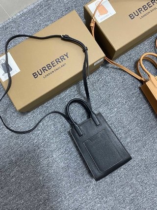 Burberry Frances 托特包-最新小巧身形设计，粒纹皮革，可容纳iPhone