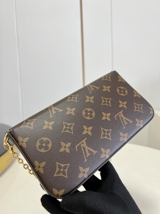 LV POCHETTE FÉLICIE Vivienne Holidays 2022 系列，精致印花链链包