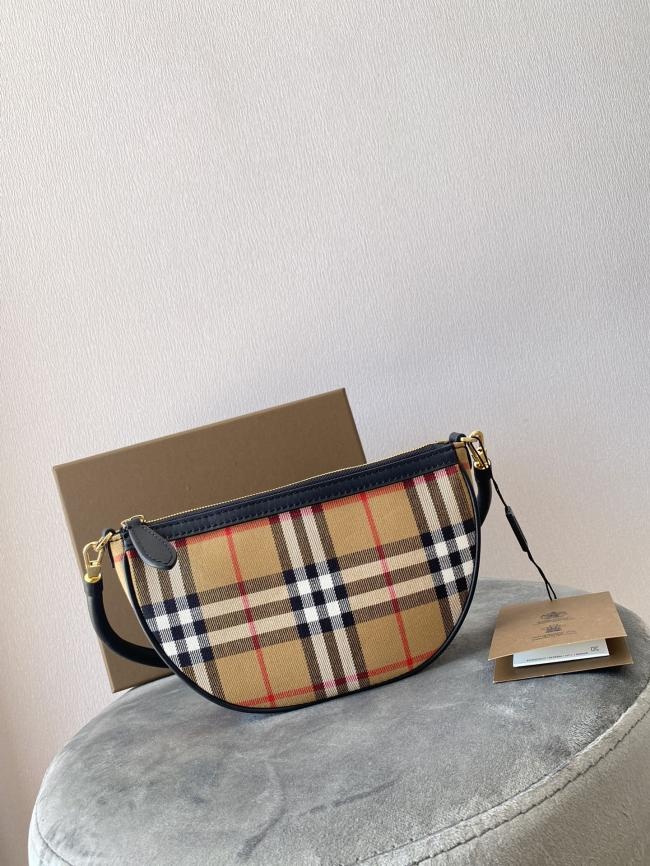 Burberry Vintage 复古格纹收纳袋，奥林匹亚展览中心设计款式