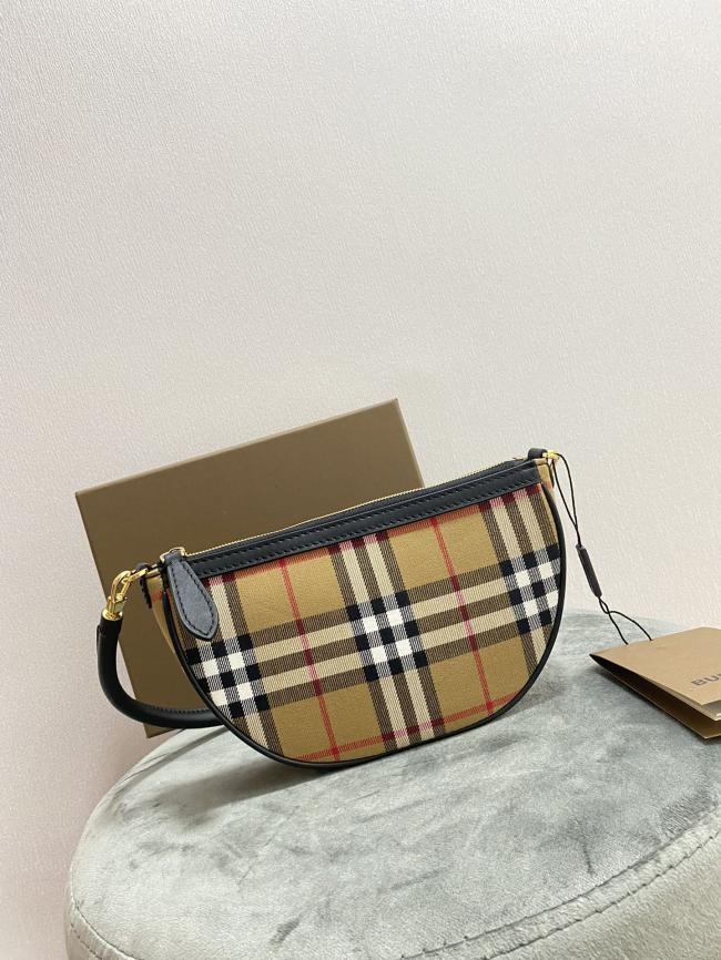 Burberry Vintage 复古格纹收纳袋，奥林匹亚展览中心设计款式