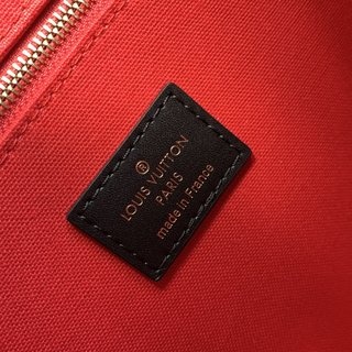 LV OnTheGo Monogram Rev 船帆织布手袋，时尚多功能设计