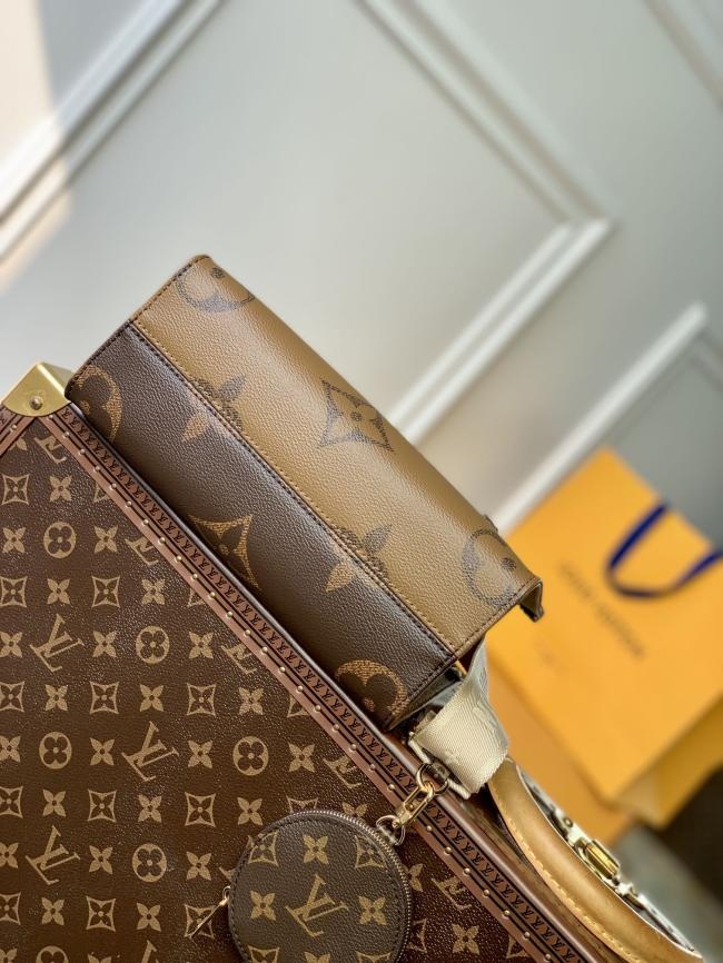 LV OnTheGo Monogram Rev 船帆织布手袋，时尚多功能设计