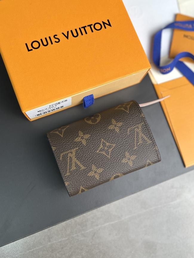 LV M62361 粉色多彩信封式零钱包，小巧玲珑实用女性配饰