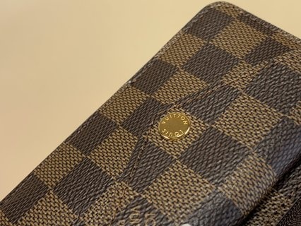 LV Recto V范思哲o Monogram Empreinte 皮革卡夹红色款式介绍