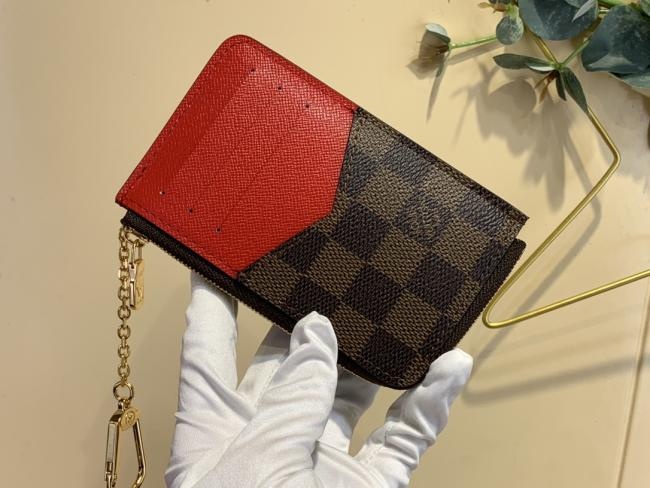 LV Recto V范思哲o Monogram Empreinte 皮革卡夹红色款式介绍