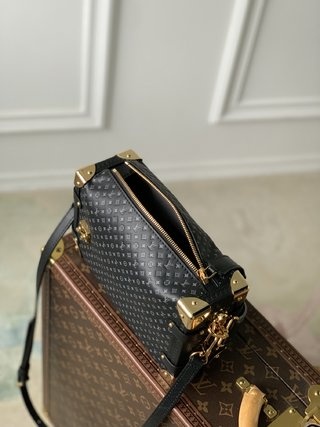 LV M46358 Side Trunk黑色全皮盒子包Nicolas Ghesquière新款