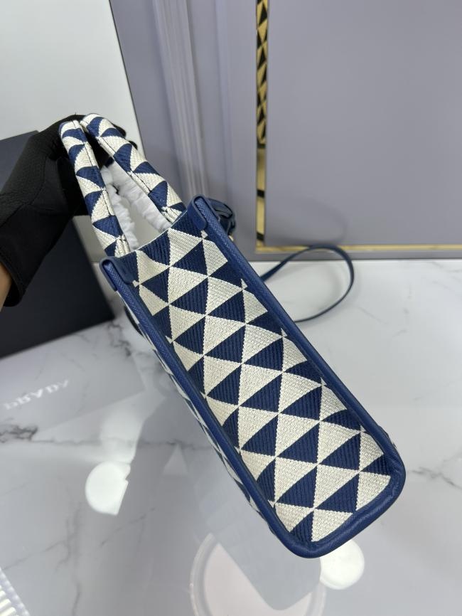 PRADA 刺绣织物托特包 1BA354 中号 Saffiano皮革款式