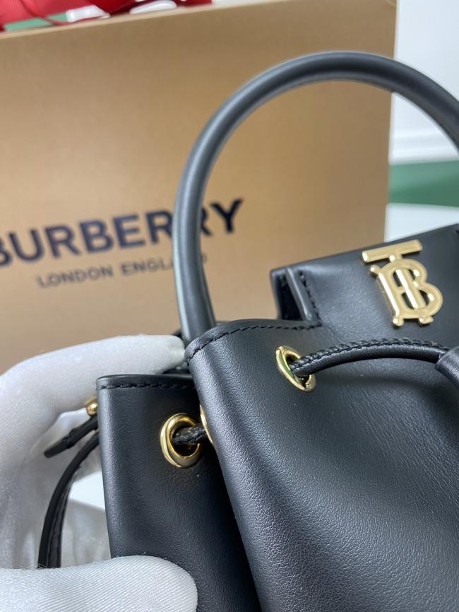 Burberry Thomas Bur柔和立体水桶包，意大利皮革打造