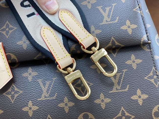 LV Cluny BB M46055/M46372 Monogram帆布大号手袋