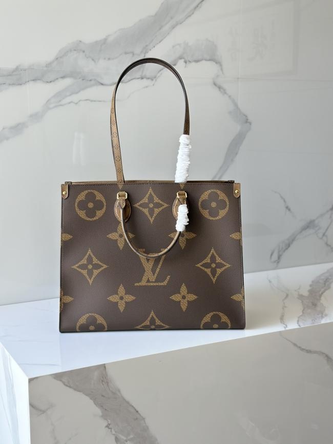 LV Onthego 超大号 Monogram 手袋，前卫摩登设计