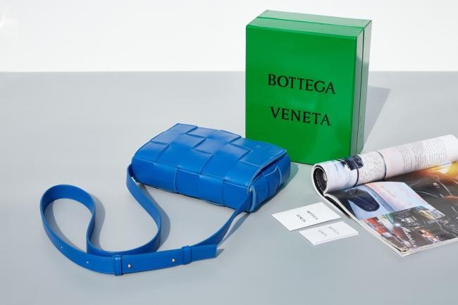 Bottega Veneta Cassette编织魔方包80820款式，简约奢华，男女同款