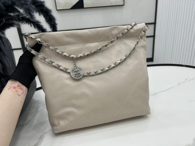 Chanel 22 bag：本季最新经典款式，超级时尚大气必入手