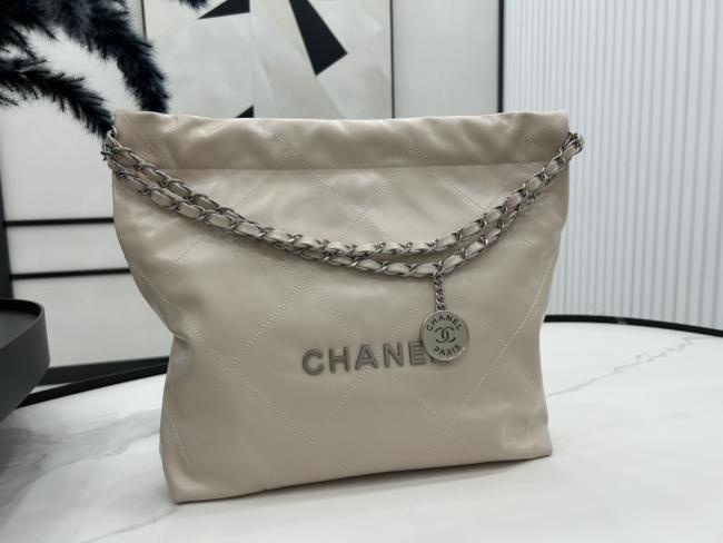 Chanel 22 bag：本季最新经典款式，超级时尚大气必入手