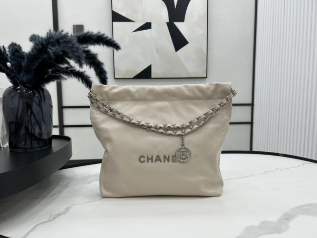 Chanel 22 bag：本季最新经典款式，超级时尚大气必入手