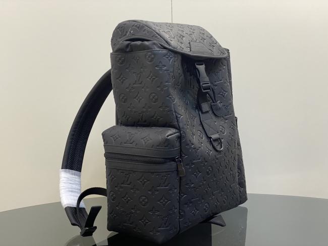 LV M43680 Trekking 2018早秋男士Monogram Shadow全皮双肩包