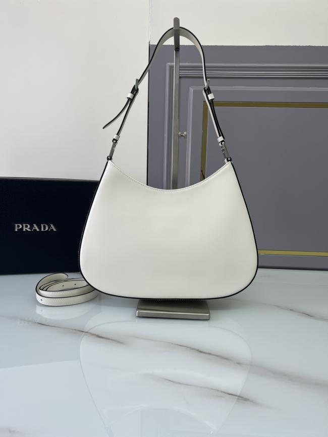 Prada 1BC156 升级版中古款双肩带腋下包，功能性强，时尚实用