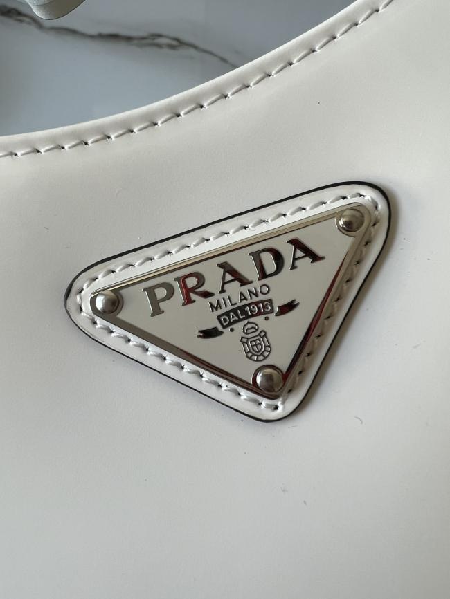 Prada 1BC156 升级版中古款双肩带腋下包，功能性强，时尚实用