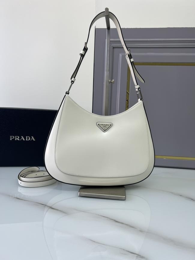 Prada 1BC156 升级版中古款双肩带腋下包，功能性强，时尚实用