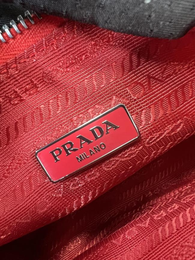 Prada Hobo三合一大红款，时尚潮人新宠，男女皆宜