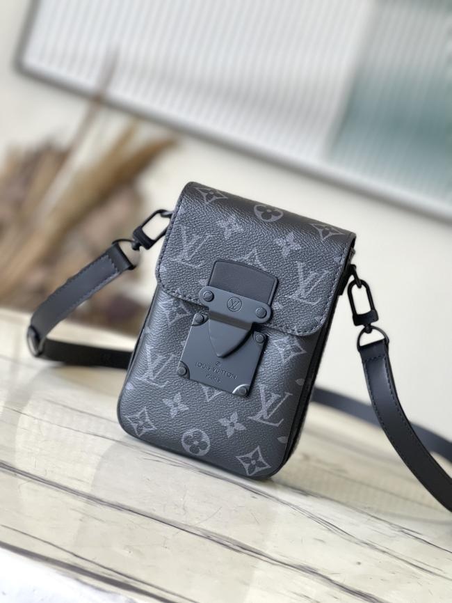 LV M82252 黑花 S-Lock Vertical Wearable 钱夹，时尚潮流必备